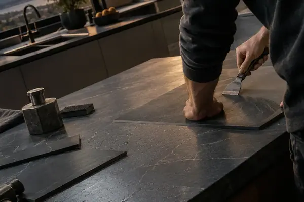 FENIX NTM Under Pressure: Testing a Nanolaminate for Kitchen Fronts and Worktops